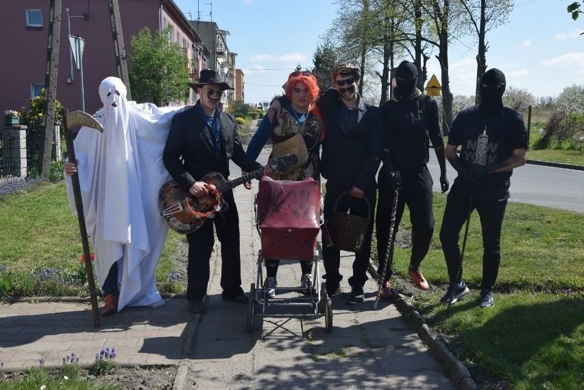 Kolędnicy wielkanocni zaczynają chodzić od "lanego"...