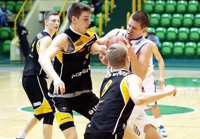 Mikołaj Grod zdobył 23 punkty i zanotował 9 zbiórek.