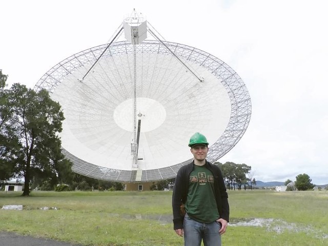 Krzysztof Maciesiak, 35 lat, rodowity zielonogórzanin, absolwent Akademii Górniczo Hutniczej i Uniwersytetu Zielonogórskiego. Poza astronomią interesuje się kolarstwem i... najnowsza pasja. Szybownictwo.