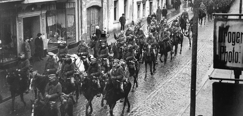 Ulicami Wejherowa polscy żołnierze przeszli 10 lutego 1920...