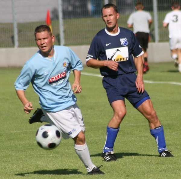 Wiosną na III-ligowych boiskach występować będą Łukasz Dzierżęga (z lewej, Victoria Chrościce) i Tomasz Drąg (Ruch Zdzieszowice).