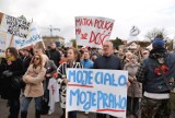Gdańsk. Protest przeciw zaostrzeniu przepisów aborcyjnych. A obok kontrmanifestacja [ZDJĘCIA, WIDEO]