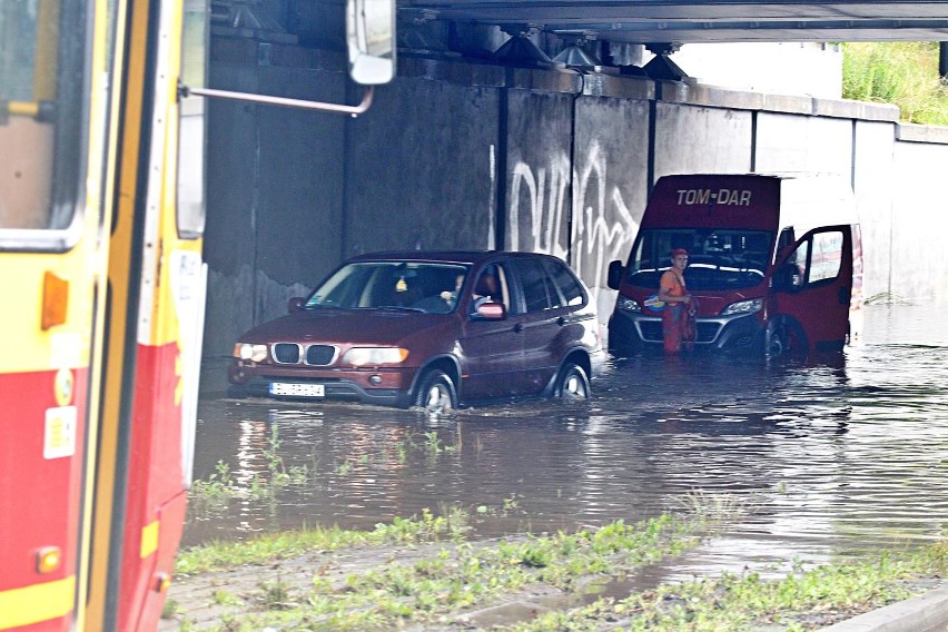 Gwałtowne burze nadciągają nad Polskę. Grożą nam poważne...