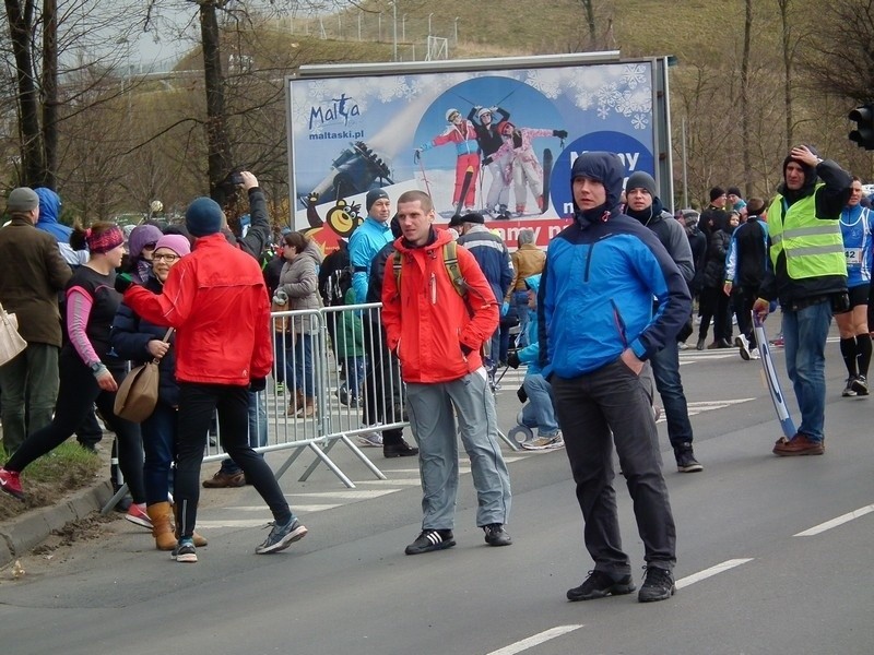 Maniacka Dziesiątka 2014: Zawodnicy na ulicach Poznania [NOWE ZDJĘCIA, FILM]