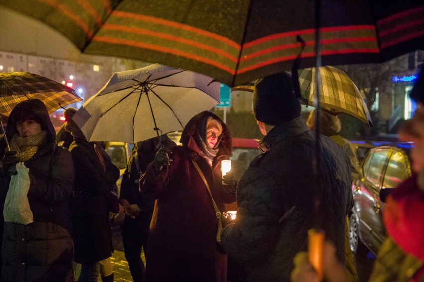 Protest KOD przed Sądem Okręgowym w Białymstoku. Znów...