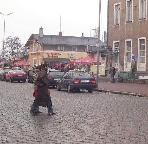 Miasto zastanawia się nad tym, czy kupić od kolei teren przy dworcu. W tej sprawie trwają rozmowy. A stargardzianie co do jednego się zgadzają. Chcą, żeby było w tym miejscu czyściej.