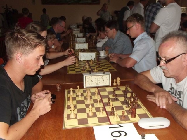 Pochodzący z Sadku Oskar Żak (z lewej) był najlepszym zawodnikiem z naszego powiatu podczas Grand Prix w Bliżynie.