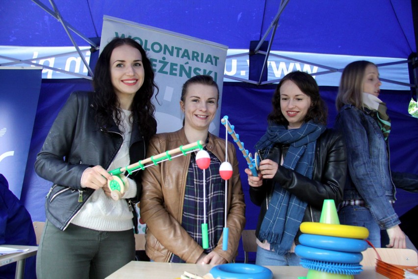 Piknik integracyjny na pl. Marii Curie-Skłodowskiej. O niepełnosprawności raz jeszcze (ZDJĘCIA)