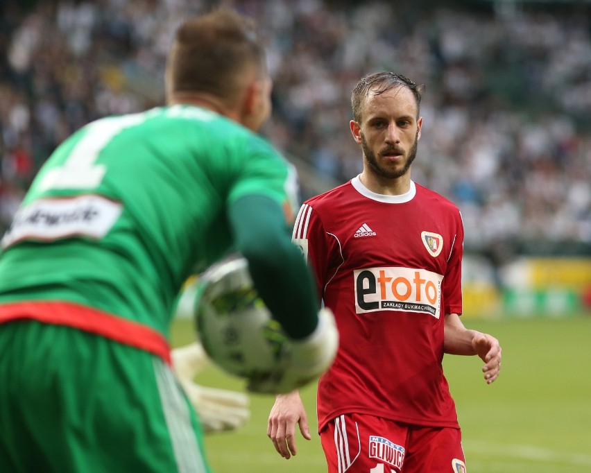 Legia Warszawa rozbiła Piasta Gliwice 4:0 i jest o krok od...