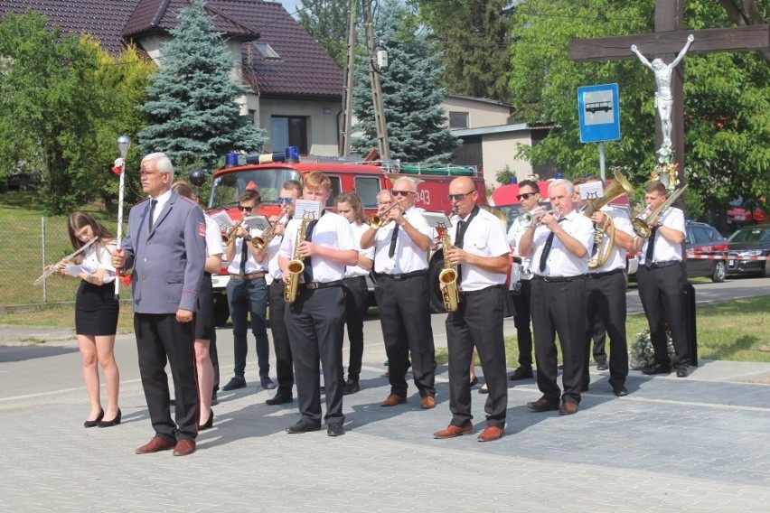 W Cichawie koło Gdowa otwarto nową remizę OSP. Wzniesienie...