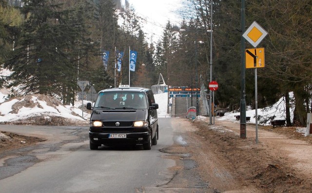 Na drodze do Kuźnic nie ma na niej ani jednego progu zwalniającego