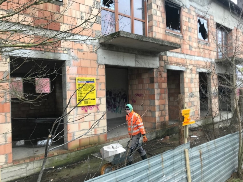 Ruina przy ul. Mickiewicza w Szczecinie może straszyć jeszcze wiele lat [ZDJĘCIA]                                                           