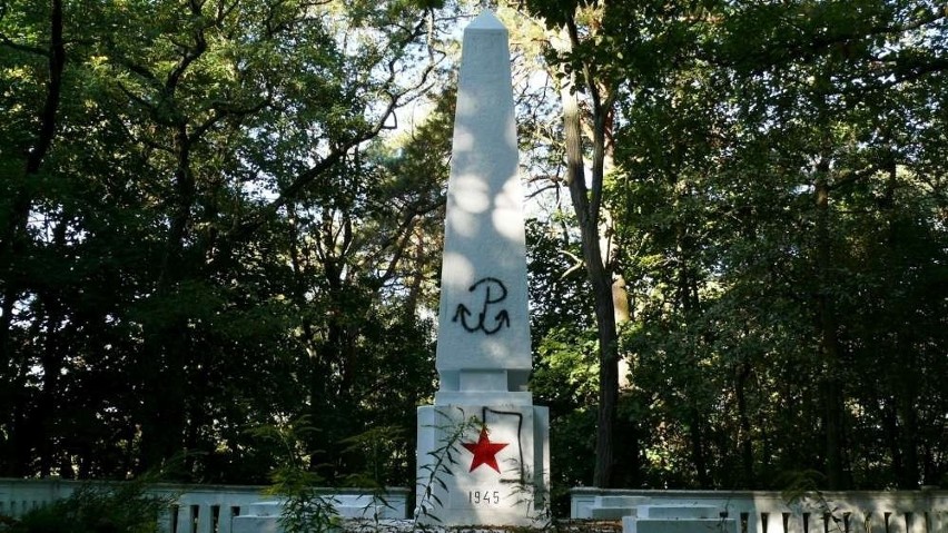 Leszkowo: Pomnik radzieckich żołnierzy zbezczeszczony!