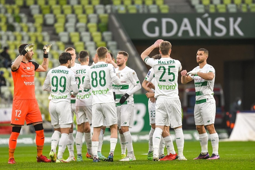 Legia Warszawa - Lechia Gdańsk 2.04.2022 r. Znamy skład biało-zielonych! Trener Tomasz Kaczmarek ustawił zespół ofensywnie i odważnie