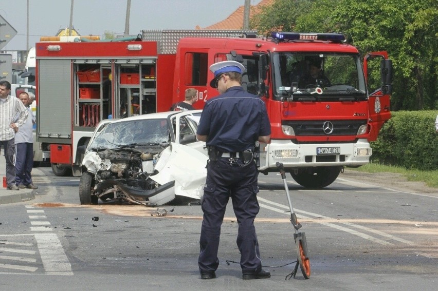 Wypadek na Ołtaszynie. Kierowca w szpitalu (ZDJĘCIA)