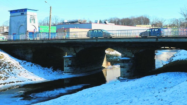 Most na ul. Batorego niebawem zostanie rozebrany i odbudowany na nowo. Pierwsze prace przygotowawcze już się zaczęły. Tymczasowa przeprawa powstanie obok, po stronie północnej.