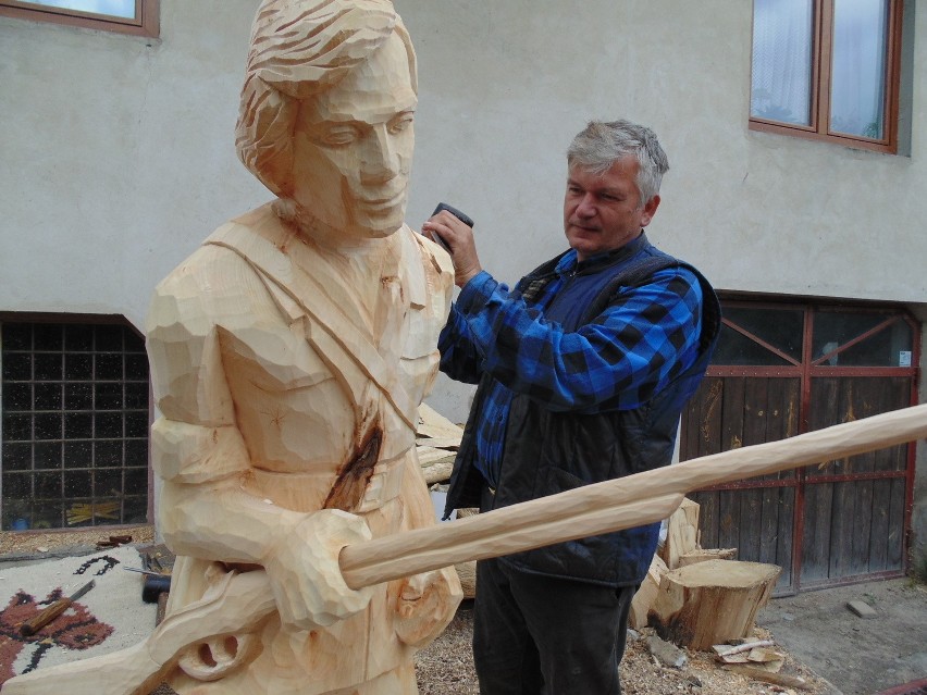 Marek Romanowski potrzebował dwóch tygodni na wyrzeźbienie...