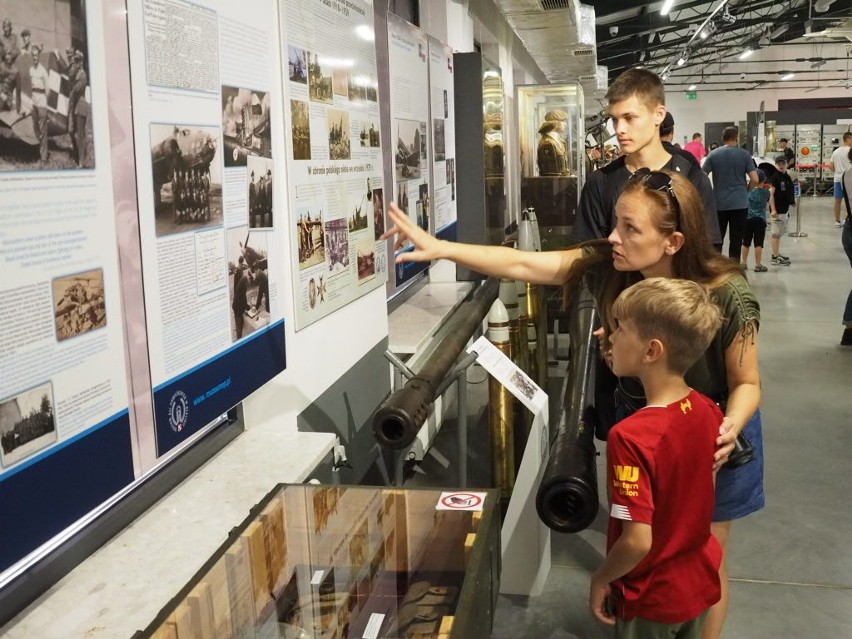 Miłośników historii i techniki wojskowej Muzeum Obrony...