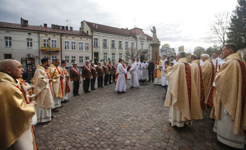 Liturgia światła w klasztorze Ojców Bernardynów w Rzeszowie.