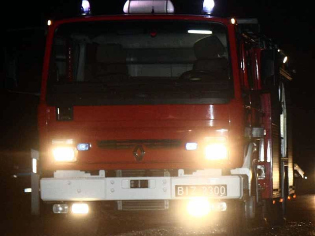 Nowa Kamionka. Strażacy wynieśli kobietę z pożaru