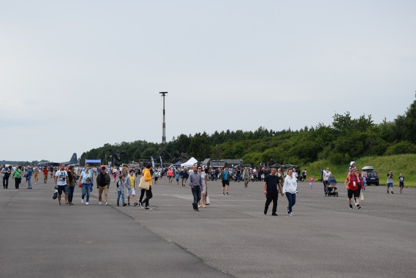 Tysiące uczestników pikniku lotniczego podziwiało akrobacje w Gdyni-Babich Dołach