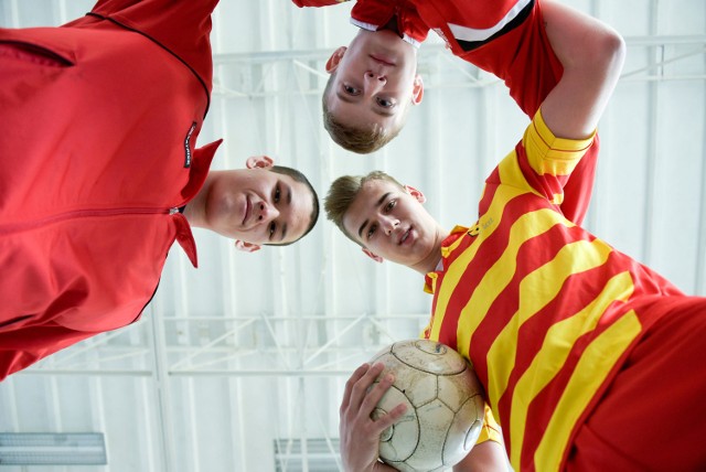 Kacper, Rafał i Kamil (na zdj. od lewej) mają zadatki na znakomitych piłkarzy. Wiedzą, że nie osiągną sukcesu bez ciężkiej pracy.