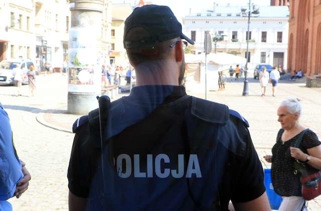 patrol policji, straży miejskiejpatrol policji rynek nowomiejski