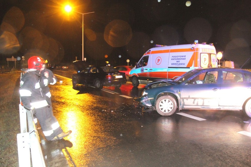 Wypadek przy S8 koło Łoziny. Cztery osoby ranne (ZDJĘCIA)