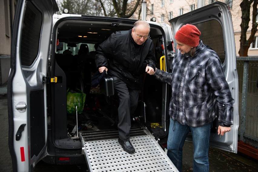 Jeżeli w związku z tą niepełnosprawnością przysługuje...