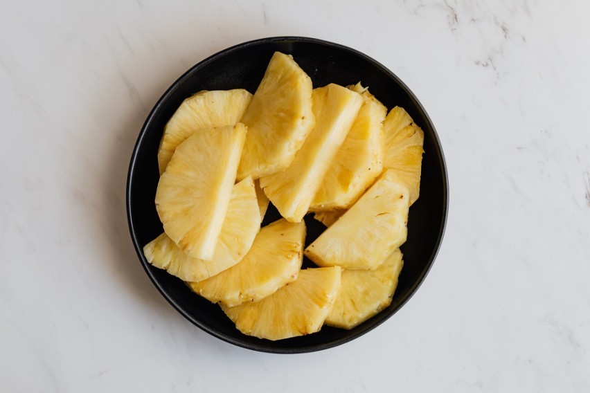 Ananas to niskokaloryczny owoc o wysokiej zawartości...