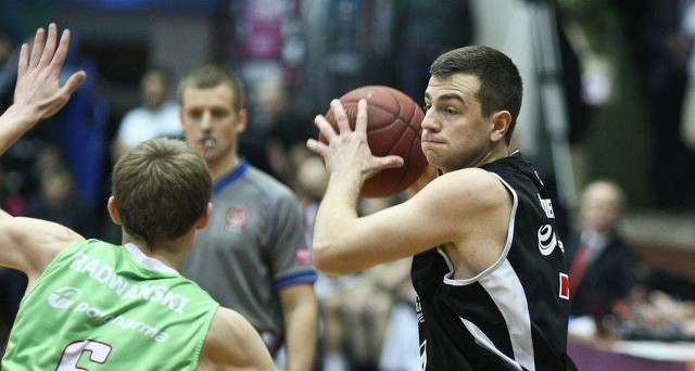 Marcin Dutkiewicz, kapitan drużyny ze Słupska, mocno wierzy w zwycięstwo Energi Czarnych w grze przeciwko AZS. Fot.