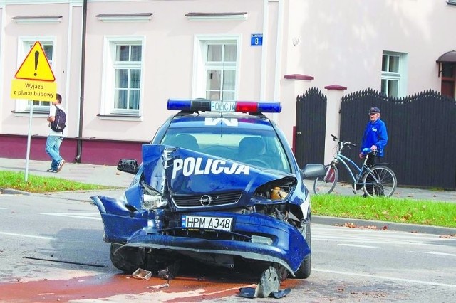 Tak wyglądał policyjny radiowóz po wczorajszym zderzeniu z koparką