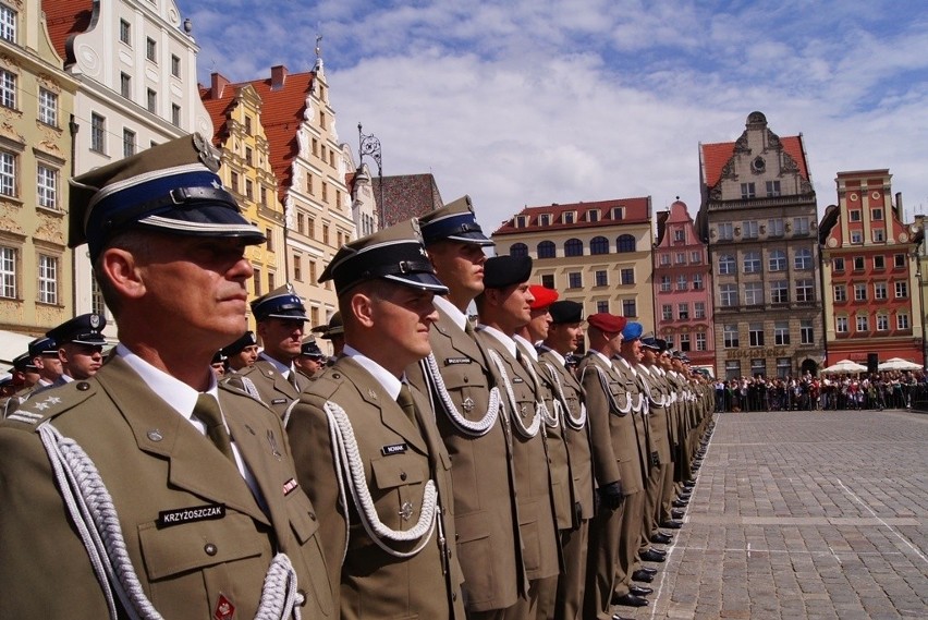Wrocław: Mamy 310 nowych oficerów Wojska Polskiego (ZDJĘCIA)