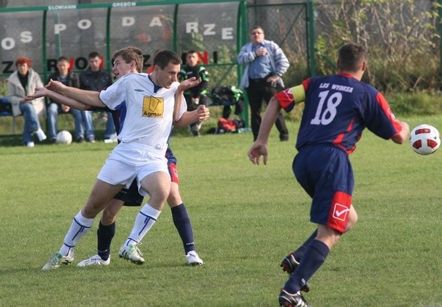 W meczy klasy A grupy 6 pilkarze LZS Wydrza zremisowali 1:1 (1:1:) z Jeziorakiem Chwalowice. Mecz rozegrano na boisku w Grebowie.