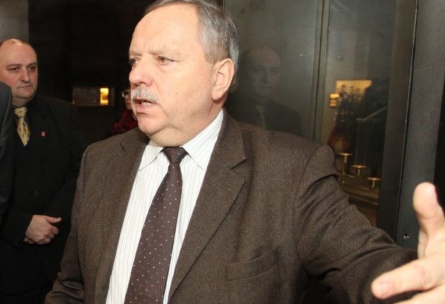 Jarosław Zatorski , burmistrz Chmielnika rezygnuje z udziału w drugiej turze. To pierwszy taki przypadek w województwie