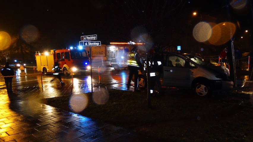 Sokółka: Samochód uszkodził linię energetyczną (zdjęcia)