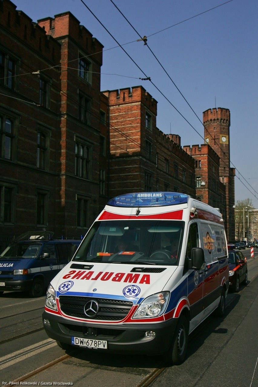 Wrocław: Ewakuowano około tysiąca osób z sądu przy Podwalu (ZDJĘCIA)