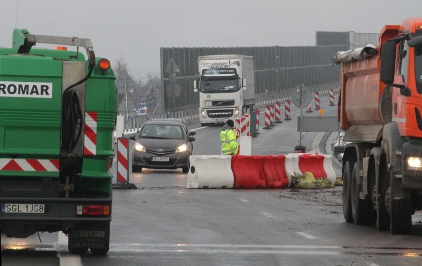Budowana droga ekspresowa S7 dopuszczona do ruchu na siedmiokilometrowym odcinku od miejscowości Brzegi w stronę Jędrzejowa do Mnichowa
