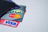 100 zł, a nie 50 zł zbliżeniowo bez PIN-u. Visa i Mastercard ze zgodą od NBP