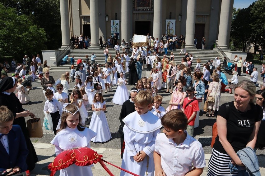 Boże Ciało 2022 na ulicach Łodzi.