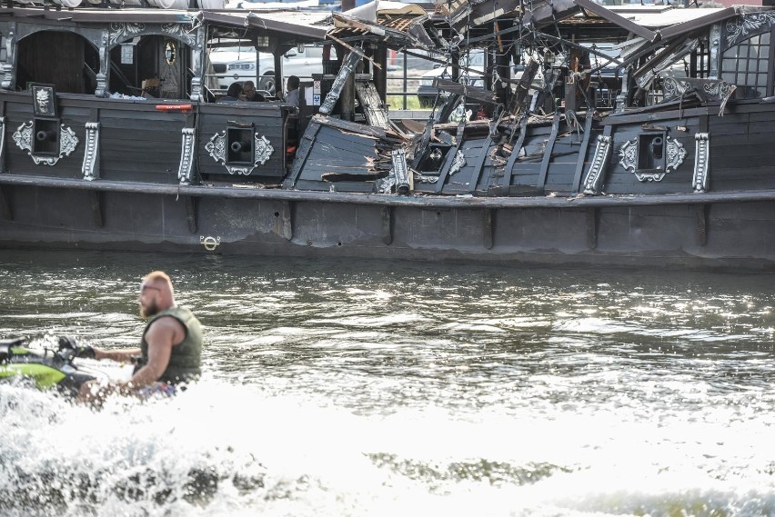 Gdańsk. Motława. Statek wycieczkowy Czarna Perła po...