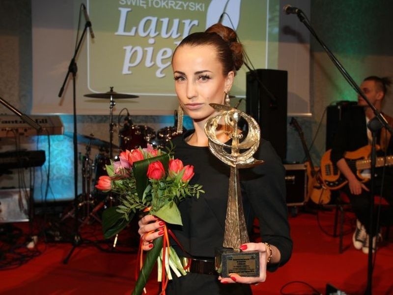 Magdalena Prokop z laurami za pierwsze miejsce w kategorii...