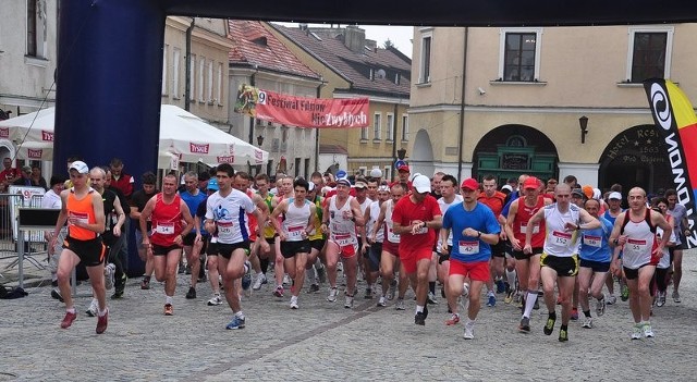 Najpierw wystartowali uczestnicy biegu na 10 kilometrów, półmaratonu  i maratonu.