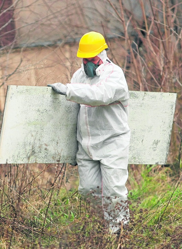 Pieniądze na usuwanie azbestu wciąż  jeszcze do wzięcia 