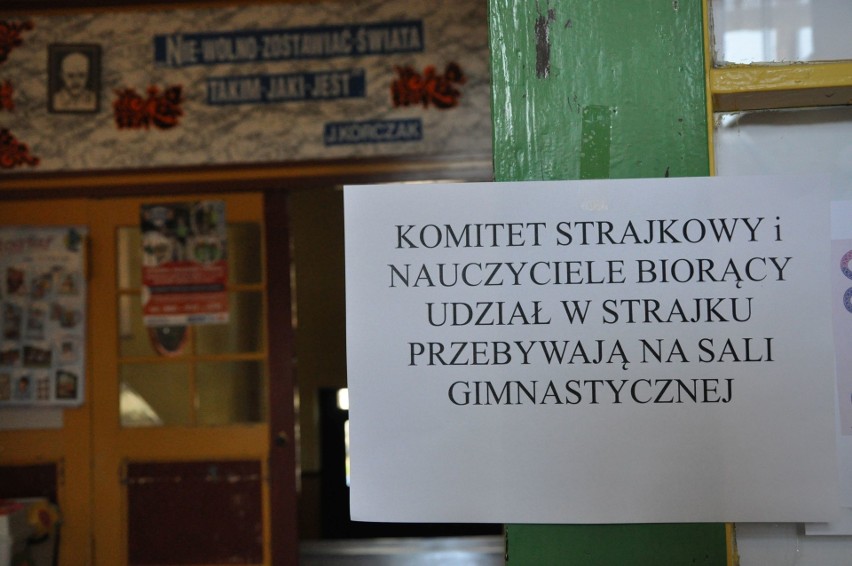 W szkole podstawowej nr 2 w Kluczborku strajkowało aż 37...