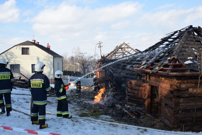 Dominikowice. Wybuch gazu rozsadził budynek. Poparzonego 53-latka zabrał śmigłowiec  [ZDJĘCIA] [WIDEO]