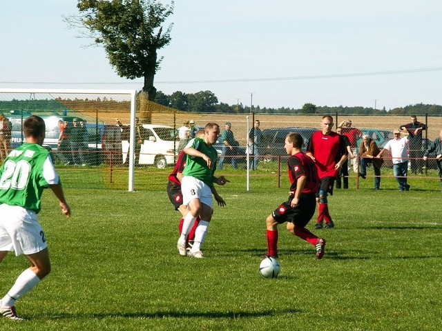 Pilkarze IV-ligowego Gryfa 95 Slupsk pokonali w Damnie Poloneza Bobrowniki 2:1 (1:1).