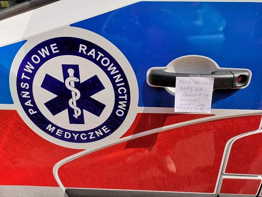 Oburzający list do ratowników medycznych z Kolbuszowej! Ratowali ludzkie życie, a komuś przeszkadzał zastawiony ambulansem przejazd