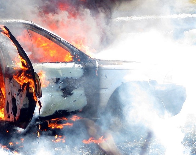 Najczęstszą przyczyną pożarów samochodów jest zwarcie instalacji elektrycznej