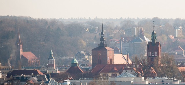 Jak cię widzą, tak cię piszą. Samorządowcy ze słupskiego urzędu miejskiego zamierzają uporządkować wizerunek miasta i właśnie ogłosili konkurs na System Identyfikacji Wizualnej. Docelowo ma to przynieść oszczędności, ale najpierw trzeba ponieść koszty.